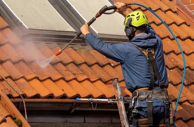 Démoussage et hydrofuge de toiture à Estreux